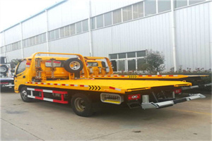 自贡附近拖车救援搭电